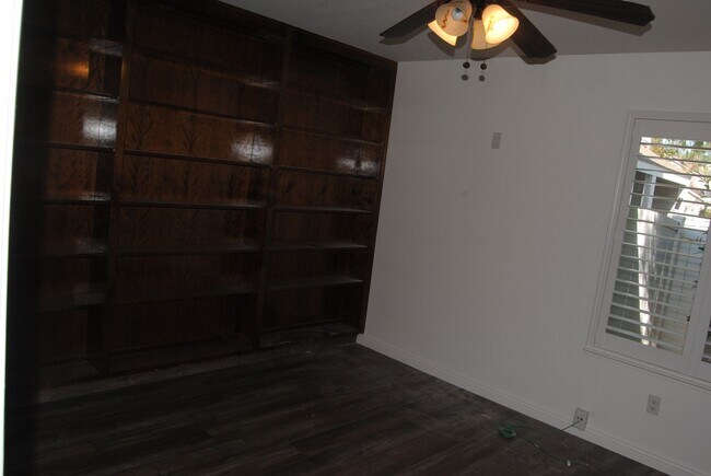 Building Photo - 8000 Kroll Way