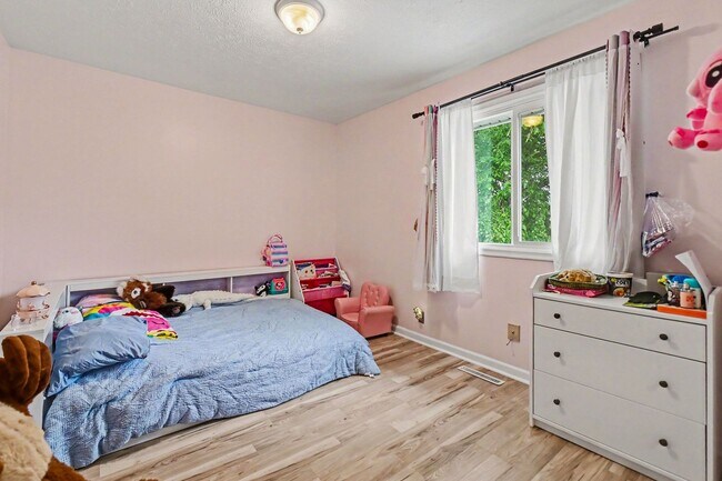 Building Photo - 302 Prospect Dr