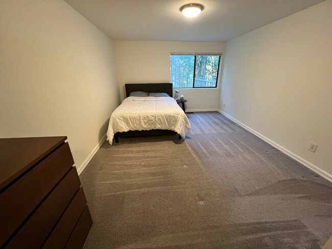 Building Photo - 3927 108th Ave NE