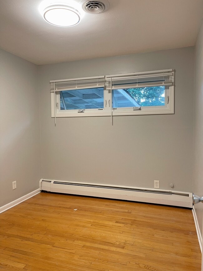 Building Photo - 129 Hall St