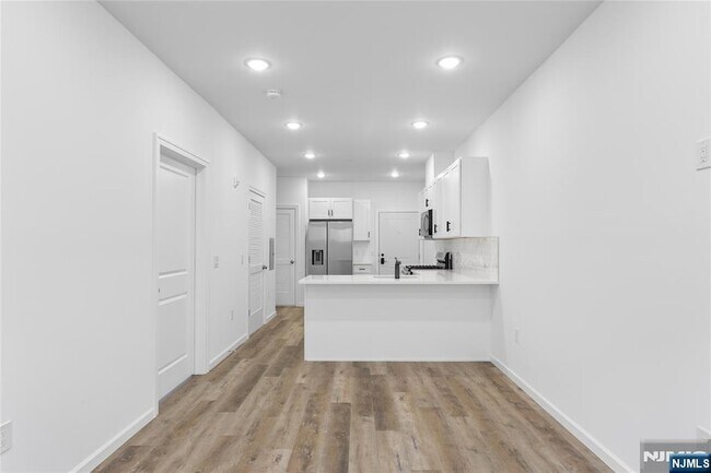 Building Photo - 51 E Main St