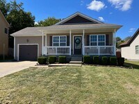 Building Photo - Close to Post!
