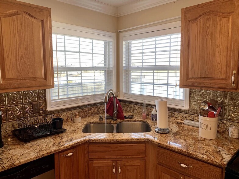 Building Photo - 124 Charlton Ct