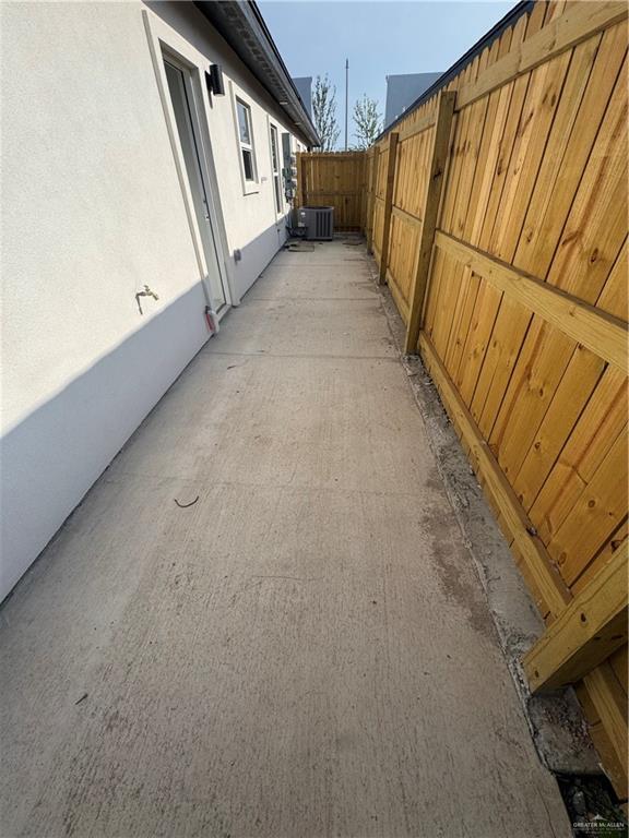 Building Photo - 13 Dove St