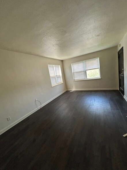Building Photo - 638 Redwood Ave