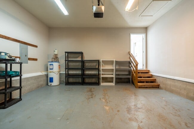 Building Photo - 102 Brandi Ct