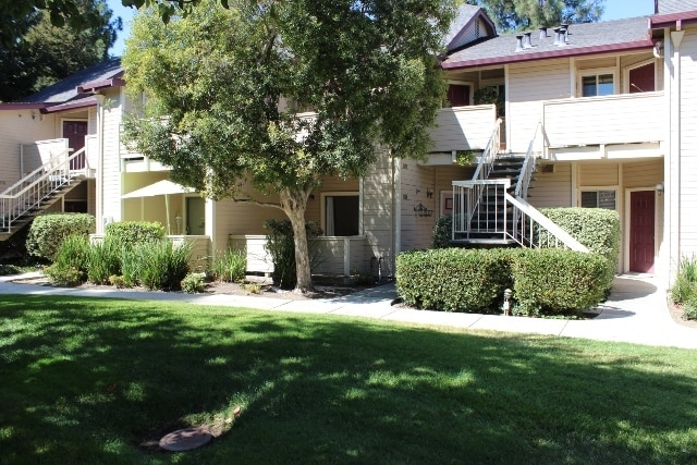 Building Photo - 1088 Cedar Gables Dr