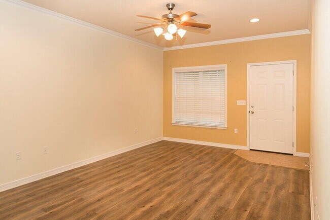 Building Photo - 1496 Bentley Cir