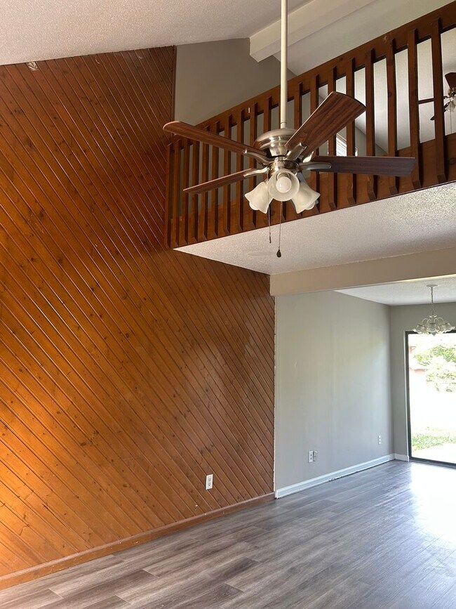 Building Photo - 406 Alice Dr
