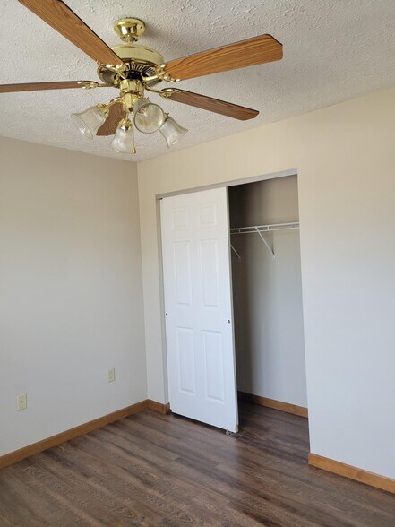 Building Photo - 604 Parkside Commons Ct