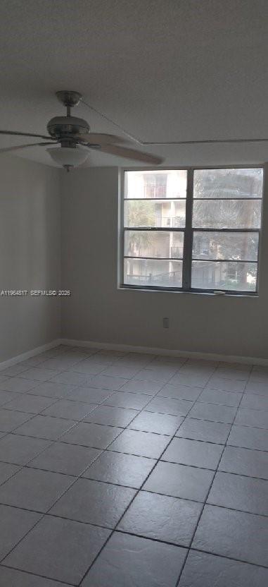 Building Photo - 9320 Fontainebleau Blvd