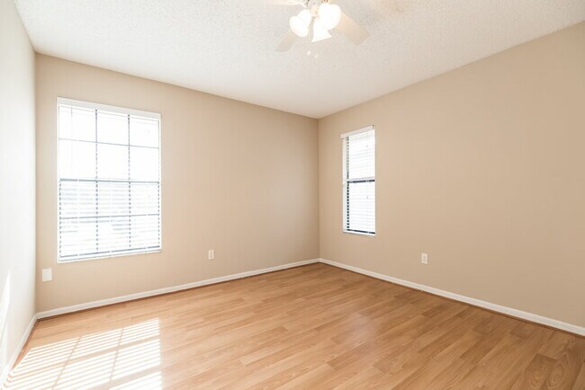 Building Photo - 2197 Grasmere Dr
