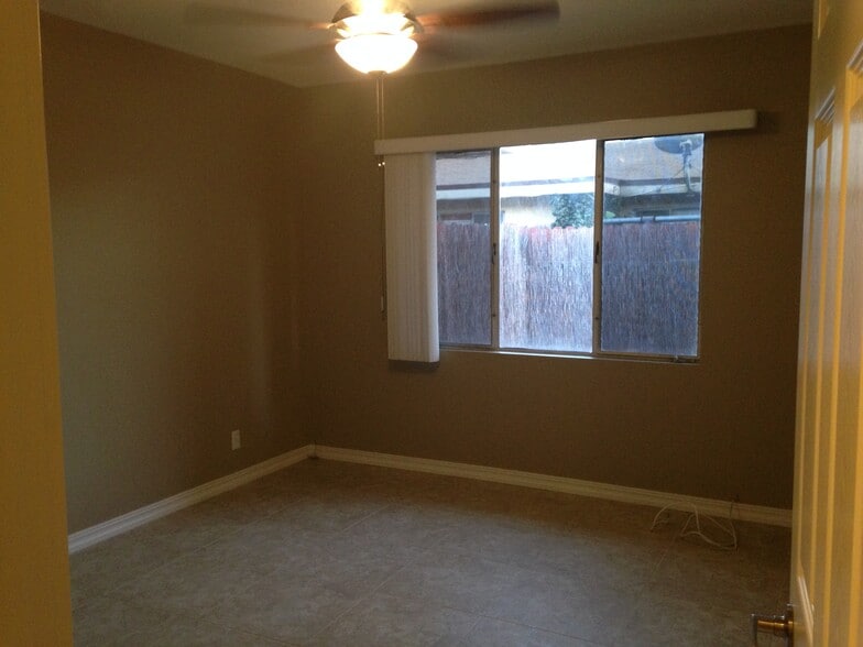 Bedroom - 126 N La Plaza