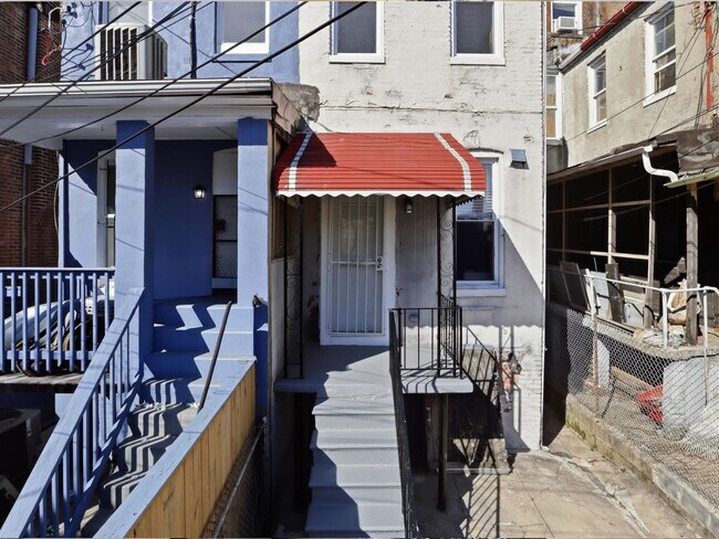 Building Photo - Charming Spacious Baltimore Rowhome