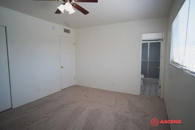 Building Photo - Cute Home Near Valley Plaza Mall!