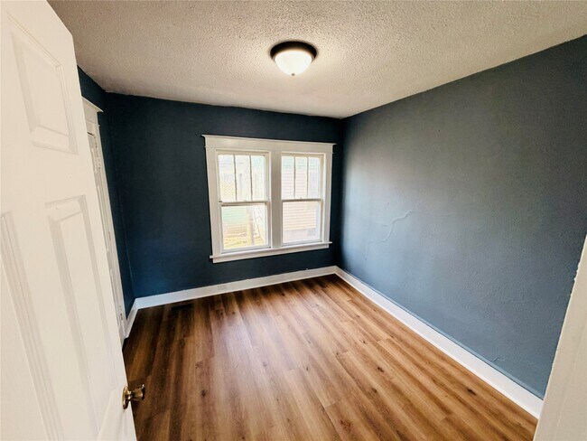 Building Photo - 528 Chenango St