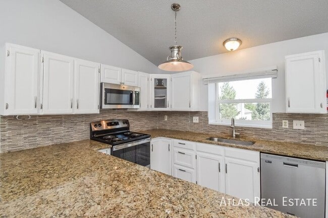 Building Photo - 3724 Adirondack Dr