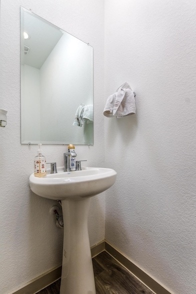 Building Photo - 12832 Barnsbury Ln