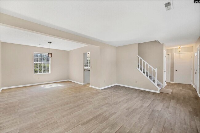 Building Photo - 605 N Donar Dr