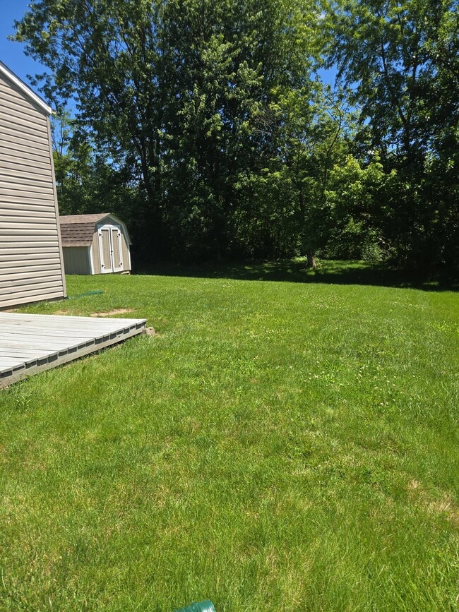 Building Photo - 235 Meadow Glen Dr