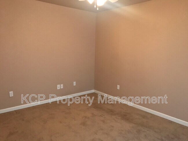 Building Photo - 811 N 48th St