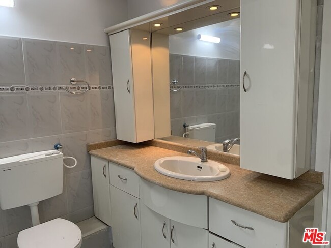 Building Photo - 10 Herzl Blvd