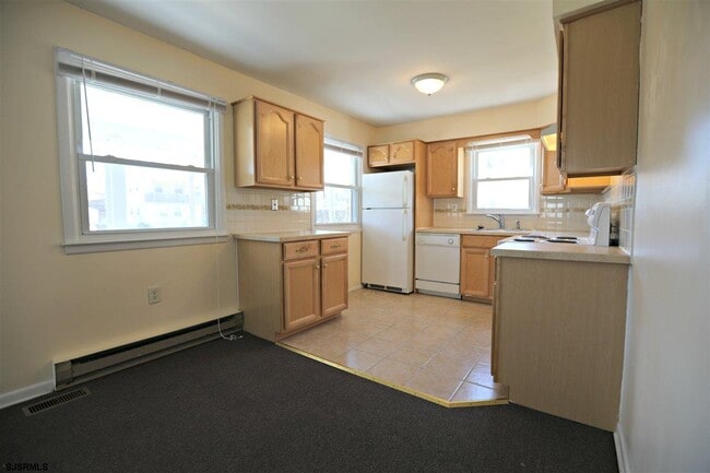 Building Photo - 12 Crestmont Dr