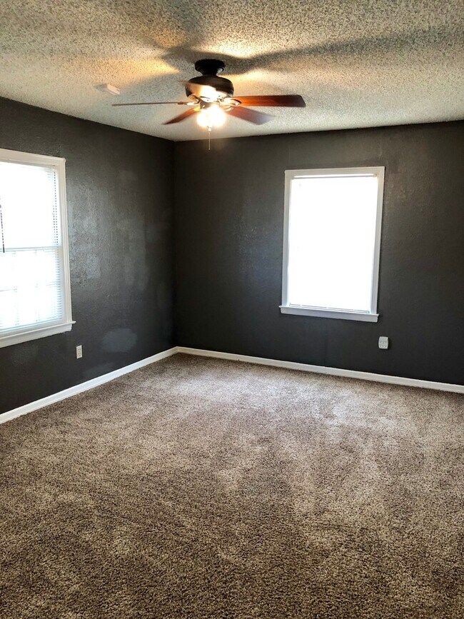 Building Photo - Charming Three Bedroom near TTU - July 2025!