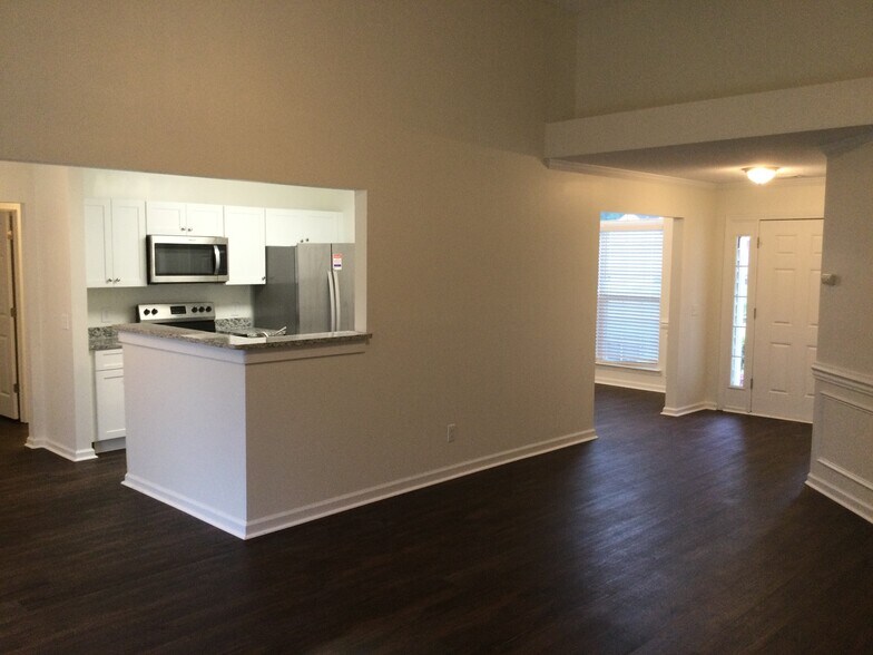 Building Photo - 128 Nandina Wy