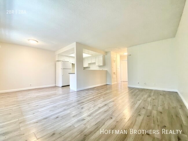 Building Photo - 815 Centinela Ave