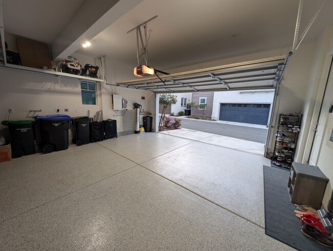 Building Photo - Pleasanton 4 Bed / 3 Bath, Top Rated Schools, Solar