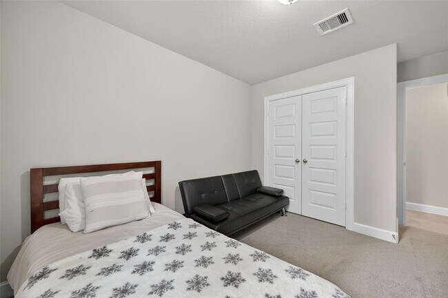 Building Photo - 11911 Briarwood Hill Way