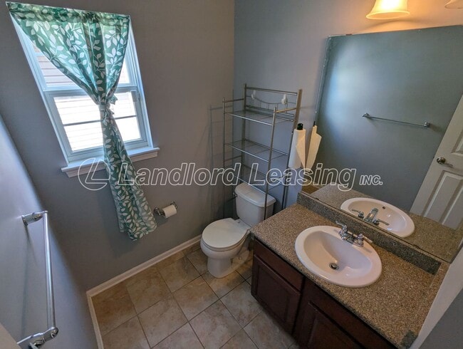 Building Photo - Spacious 4-Bedroom Colonial in Martin’s Ru...