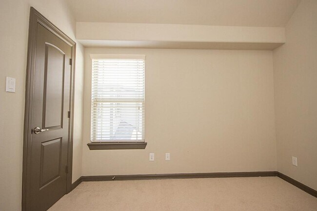 Building Photo - 63 Aventura Pl
