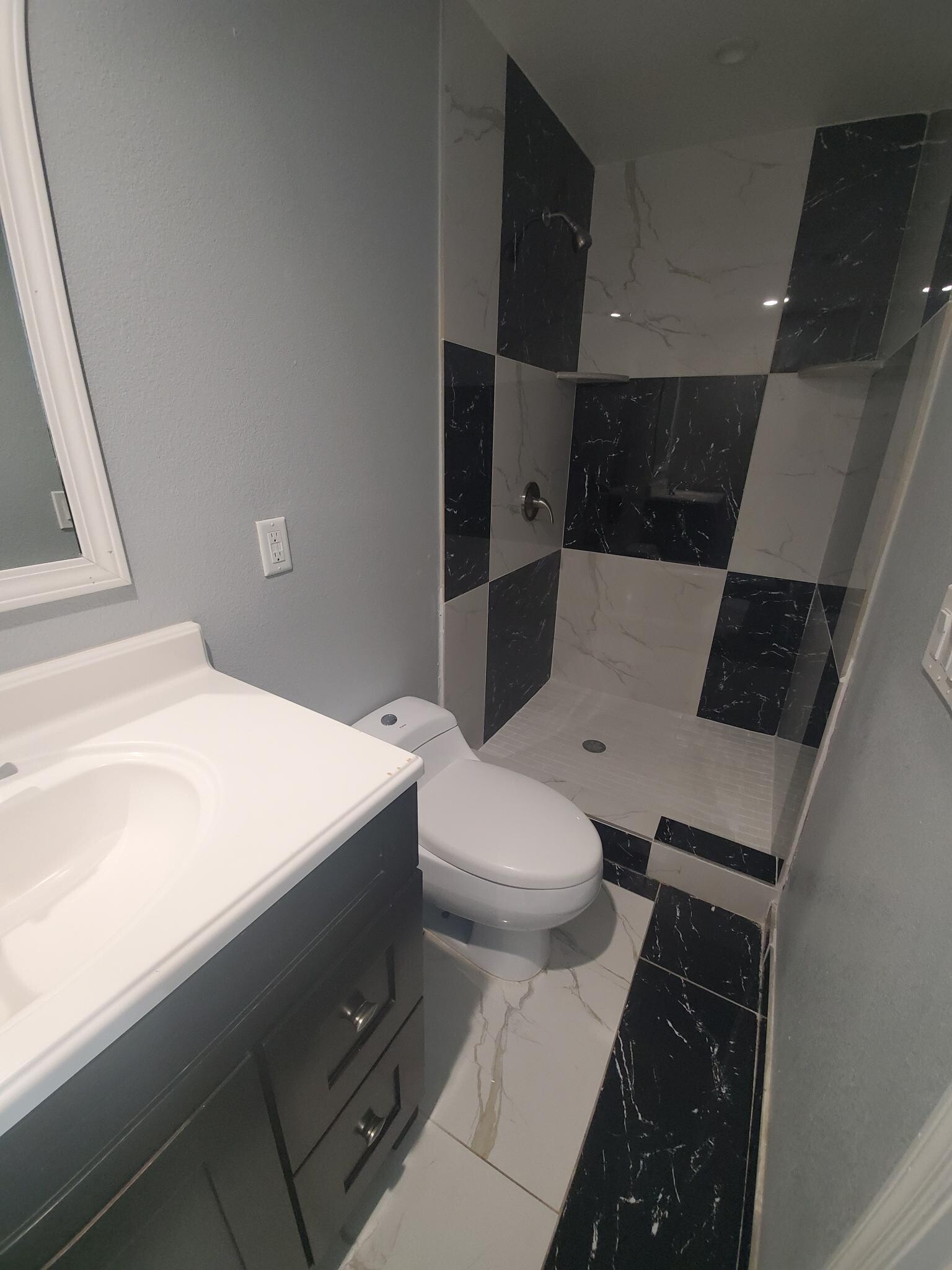 Building Photo - 511 E Roeser Rd