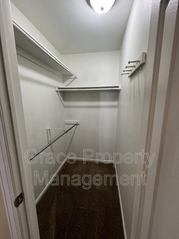 Building Photo - 5708 W Asbury Pl