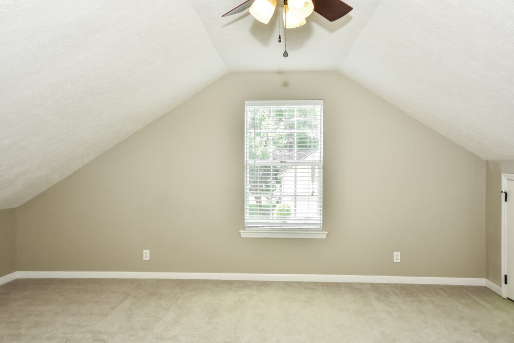 Building Photo - 142 S Birchwood Dr