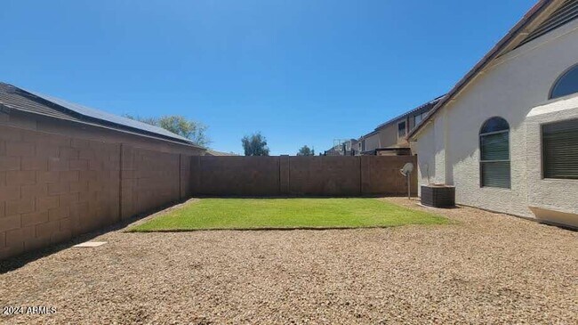 Building Photo - 5325 N 124th Ave