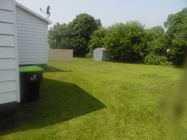 Building Photo - 1 Bedroom, 1 Bath Home,  close to Down Tow...