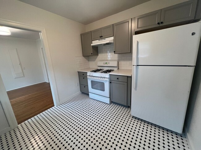 Building Photo - Cherrywood Bungalow for Rent