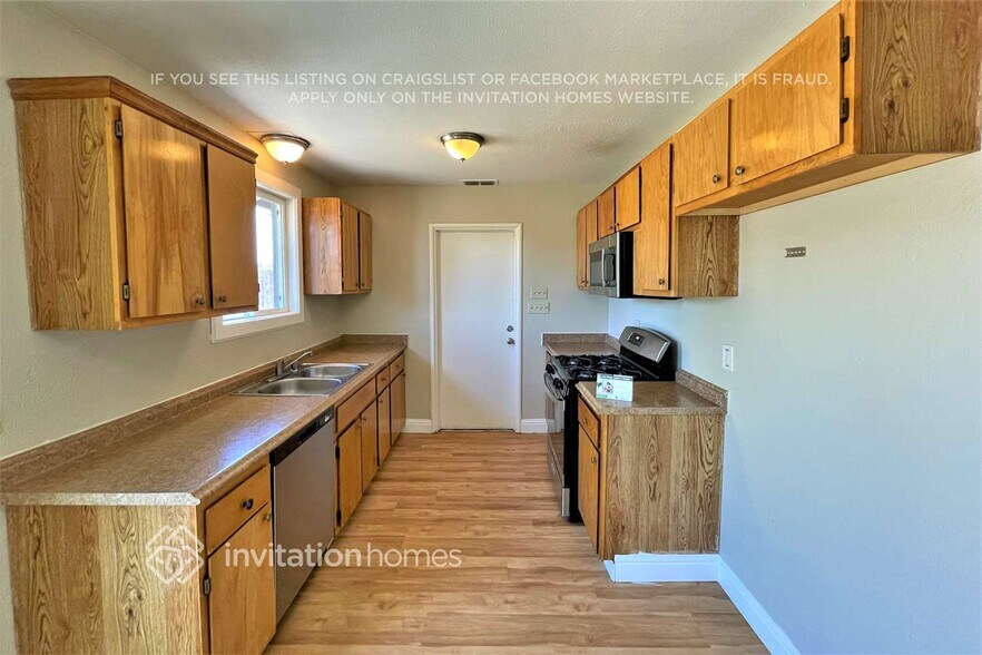 Building Photo - 6005 N Haven Dr