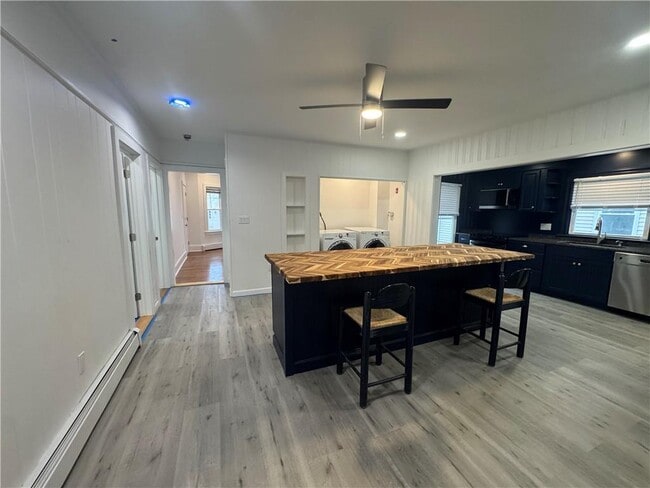 Building Photo - 591 Main St