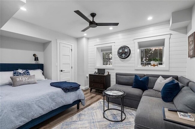 Building Photo - 663 Yorkshire Rd NE