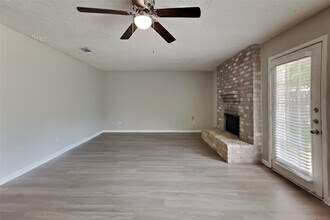 Building Photo - 14227 Bella Dr