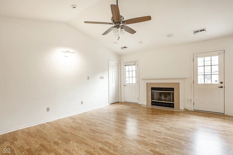 Building Photo - 1911 Maple Park Dr