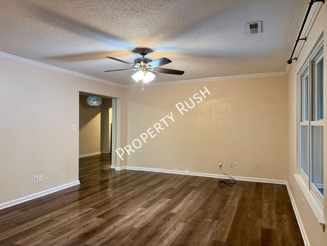 Building Photo - 1110 Fernway Cir