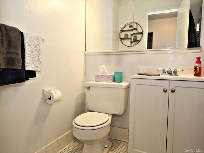Building Photo - 480 Halstead Ave