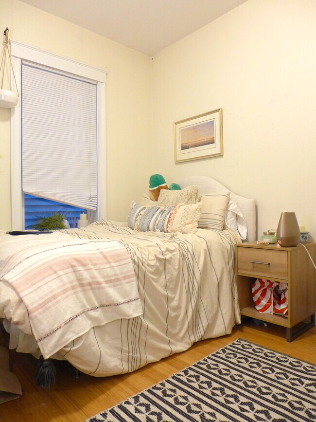 Building Photo - 1623 Tremont St