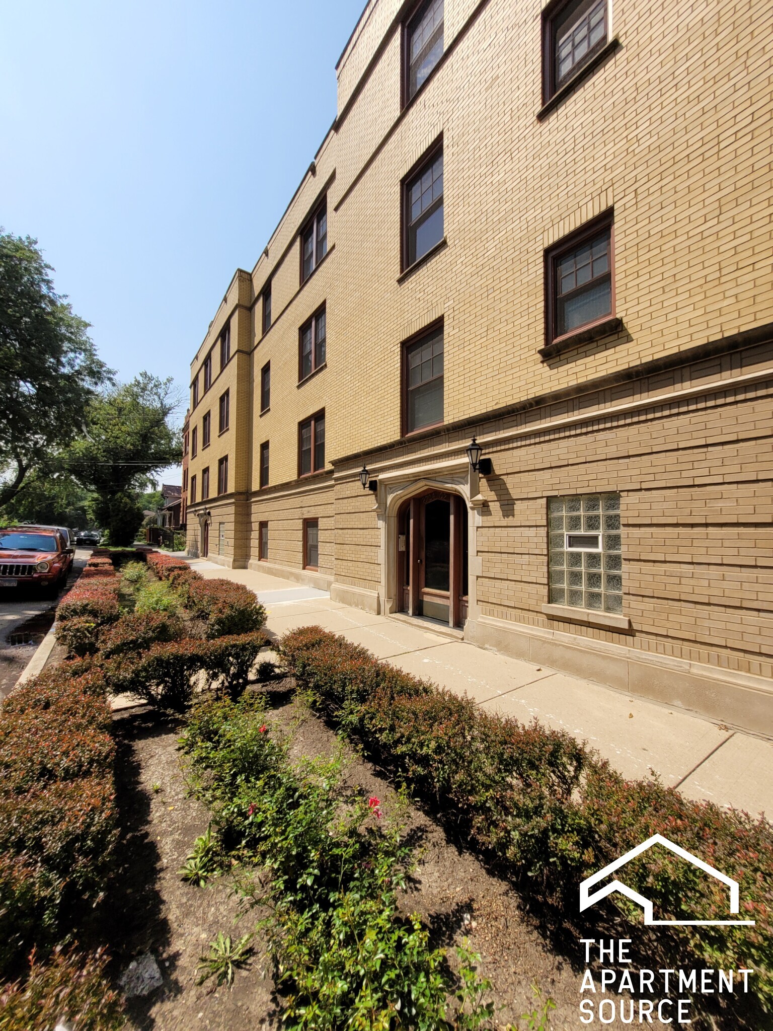 Building Photo - 2704 W Ainslie St