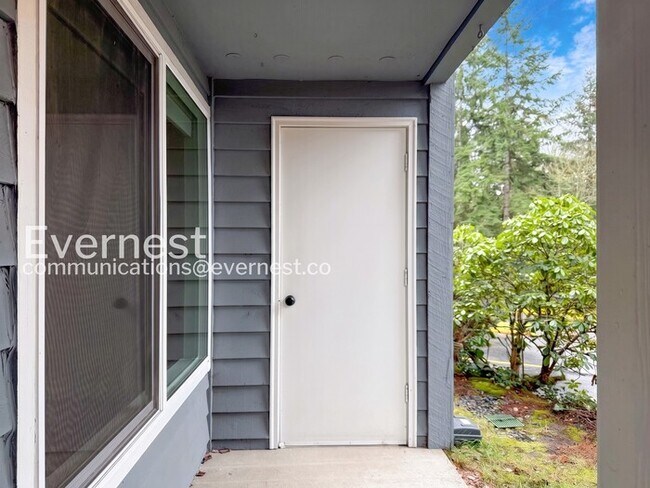 Building Photo - 1 Bed, 1 Bath Condo with Carport / Vouchers Accepted / Coming Soon!